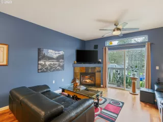 Photo #4: 23542079 Listing