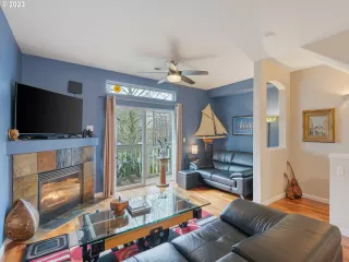 Photo #5: 23542079 Listing