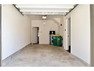 Photo #2: 23542149 Listing