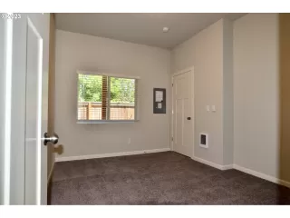 Photo #3: 23542149 Listing