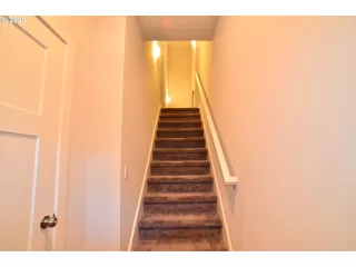 Photo #5: 23542149 Listing