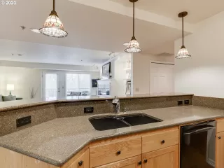 Photo #4: 23542298 Listing