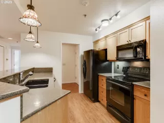 Photo #5: 23542298 Listing