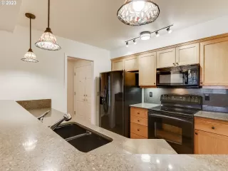 Photo #6: 23542298 Listing