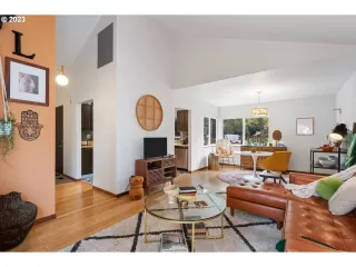 Photo #5: 23543384 Listing 