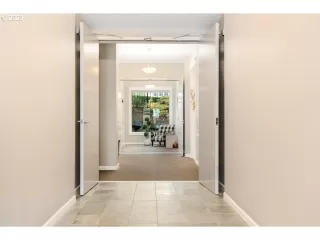 Photo #5: 23544448 Listing