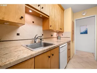 Photo #5: 23546029 Listing 