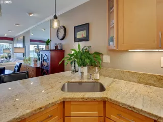 Photo #4: 23546215 Listing