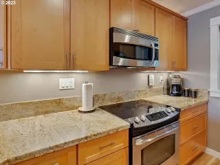 Photo #5: 23546215 Listing