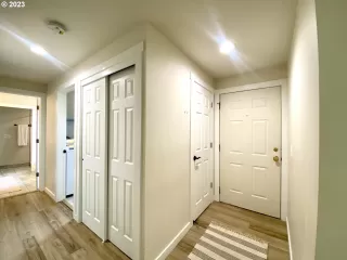 Photo #6: 23546336 Listing