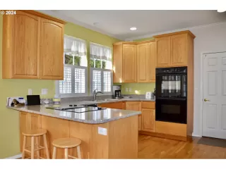 Photo #5: 23546601 Listing