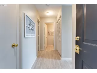 Photo #3: 23546975 Listing