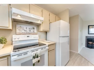 Photo #5: 23546975 Listing