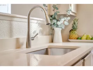 Photo #6: 23546975 Listing