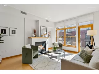 Photo #4: 23547519 Listing