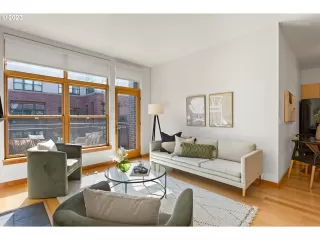 Photo #5: 23547519 Listing