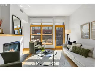 Photo #6: 23547519 Listing