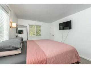 Photo #5: 23547638 Listing