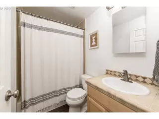 Photo #6: 23547638 Listing