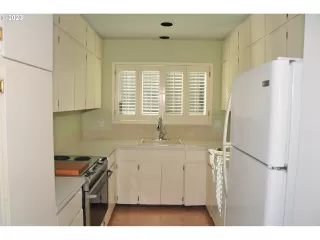 Photo #2: 23548493 Listing