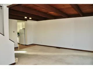 Photo #5: 23548493 Listing