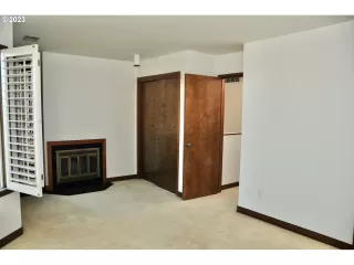 Photo #6: 23548493 Listing