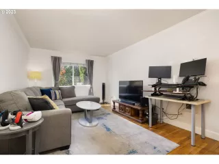 Photo #2: 23548935 Listing