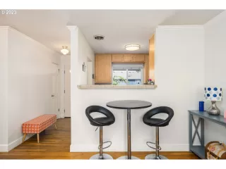 Photo #5: 23548935 Listing