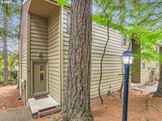 Photo #2: 23549452 Listing