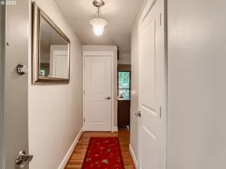 Photo #3: 23549452 Listing