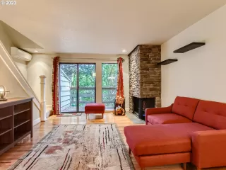 Photo #4: 23549452 Listing