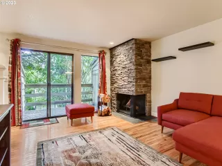 Photo #5: 23549452 Listing