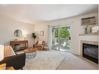 Photo #5: 23549481 Listing