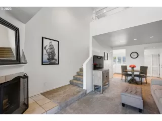 Photo #4: 23549590 Listing