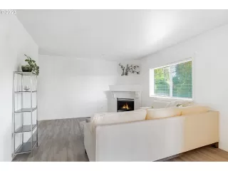 Photo #4: 23549621 Listing 