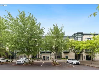 More Details about MLS # 235496852 : 1371 NE ORENCO STATION PKWY 13