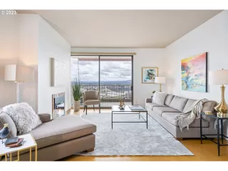 Photo #4: 23551357 Listing