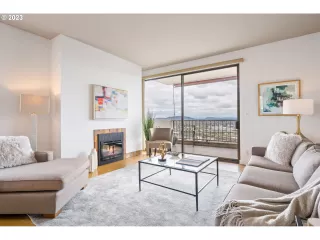 Photo #5: 23551357 Listing