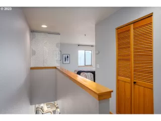 Photo #4: 23552421 Listing