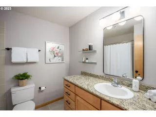 Photo #5: 23552421 Listing