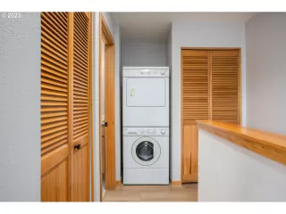 Photo #6: 23552421 Listing