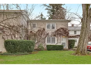 Photo #5: 23552804 Listing