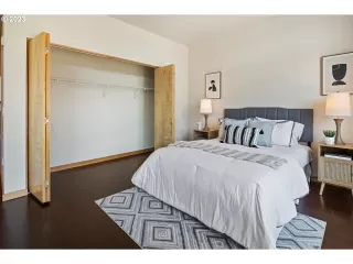 Photo #5: 23553440 Listing