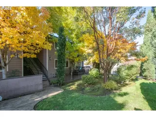 More Details about MLS # 23553488 : 2919 SE WOODWARD ST 8