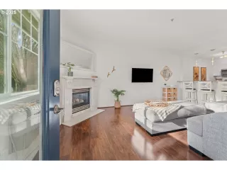 Photo #5: 235534930 Listing 