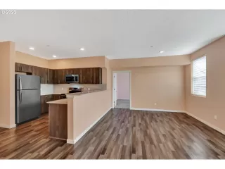 Photo #5: 23553982 Listing