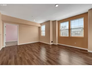 Photo #6: 23553982 Listing