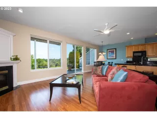 Photo #4: 23554815 Listing