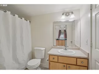 Photo #4: 235556809 Listing