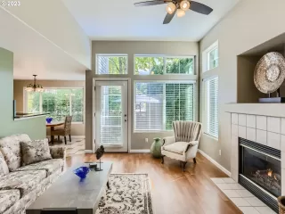 Photo #5: 23555864 Listing